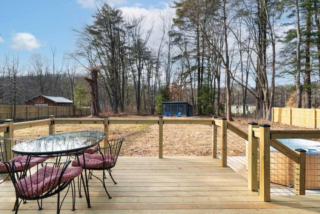 New Paltz Zen Wellness Cabin W/ Hot Tub Exterior photo